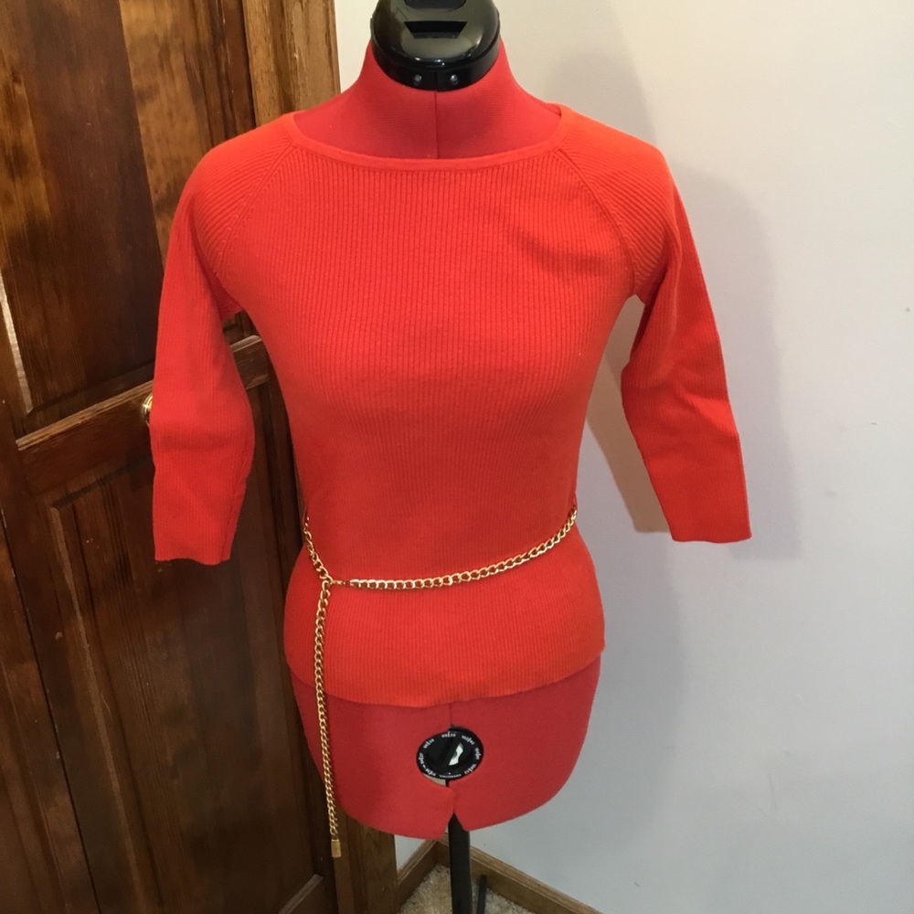 Vibrant Red knit blouse with Gold Chain Accent, size SP, 3/4 sleeve stretch